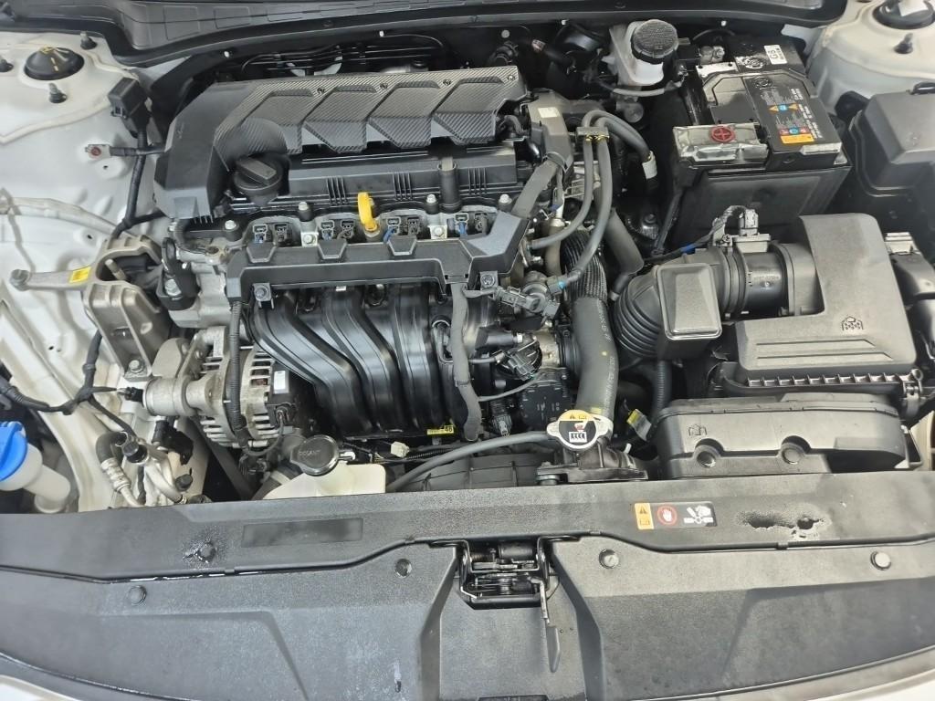 HYUNDAI Avante - Vista 5