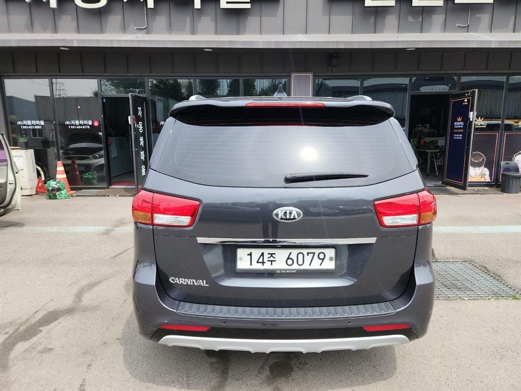 KIA Carnival - Vista 4
