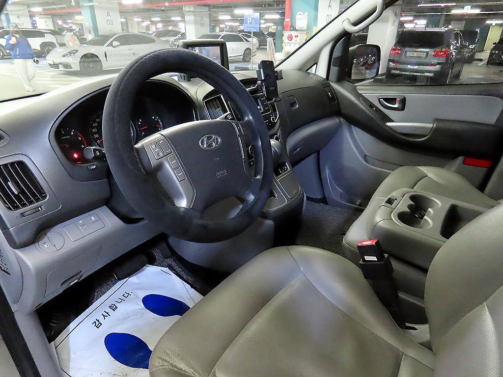 HYUNDAI Starex - Vista 10