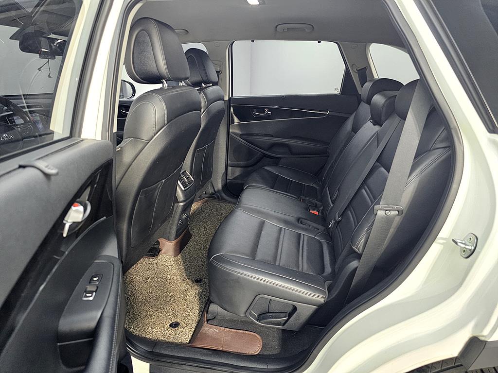 KIA Sorento - Vista 9