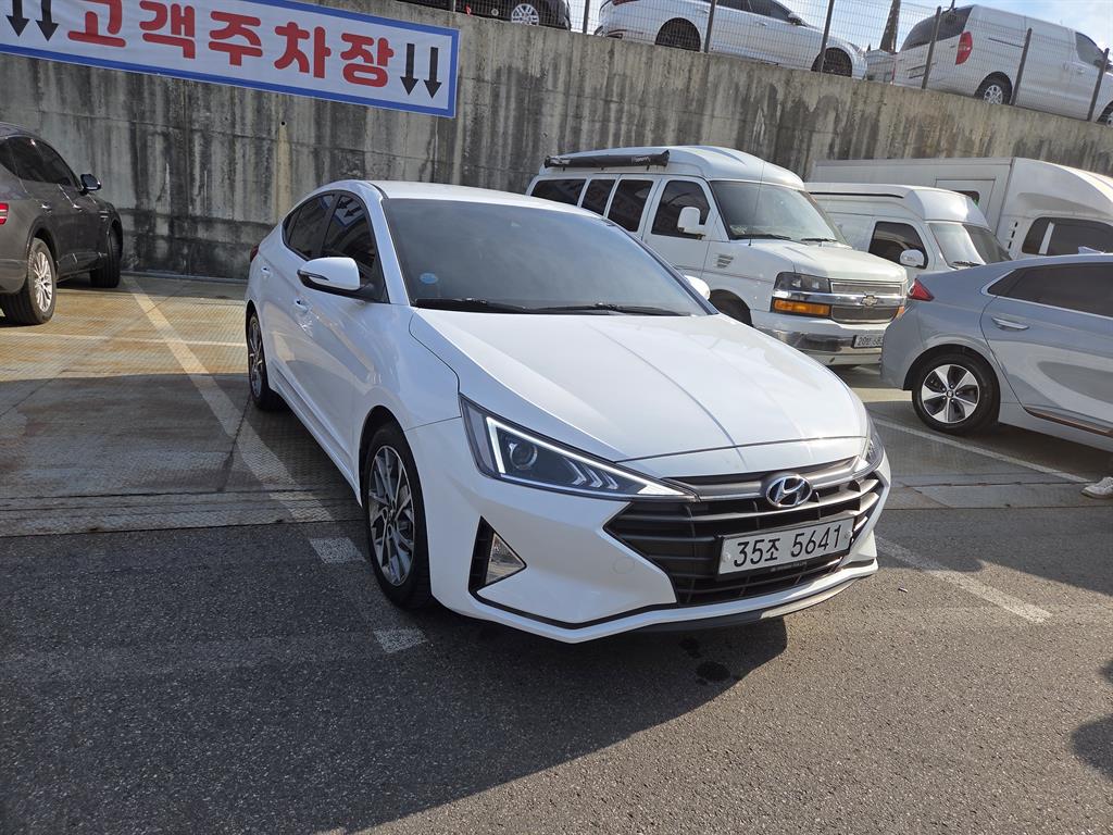 HYUNDAI Avante - Vista 2