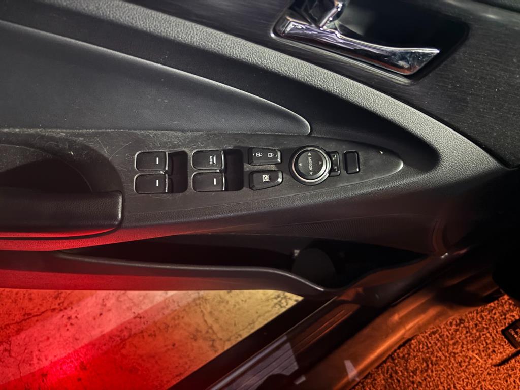 HYUNDAI Sonata - Vista 2