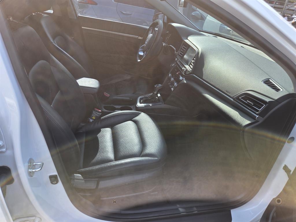 HYUNDAI Avante - Vista 9