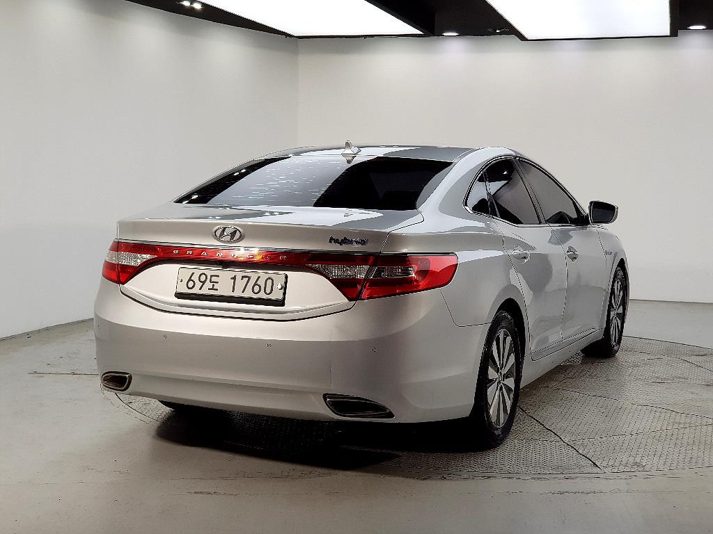 HYUNDAI Grandeur - Vista 4