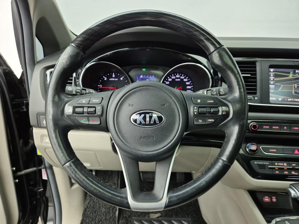 KIA Carnival - Vista 9