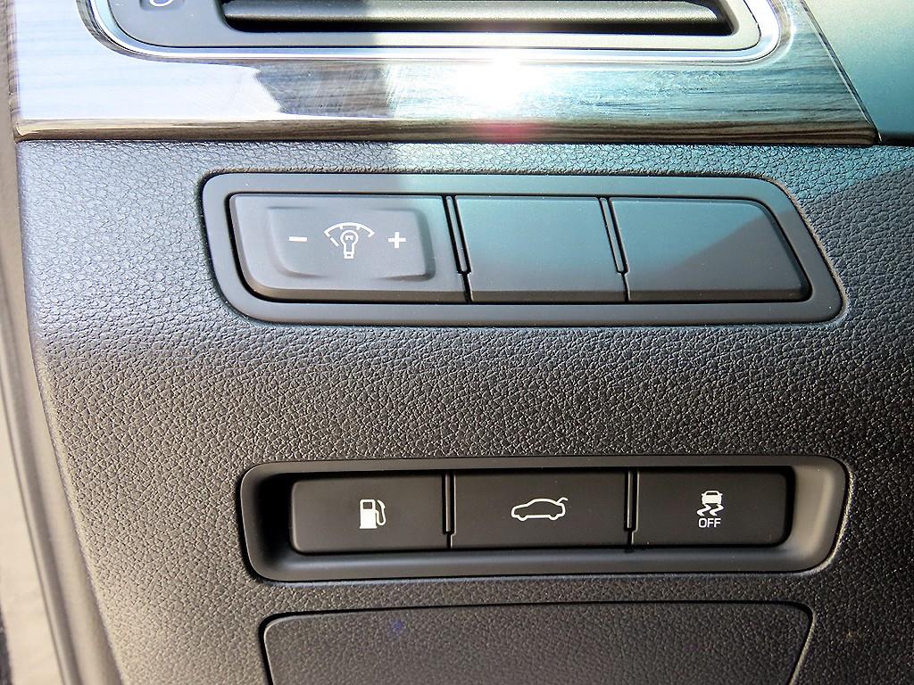 HYUNDAI Sonata - Vista 12