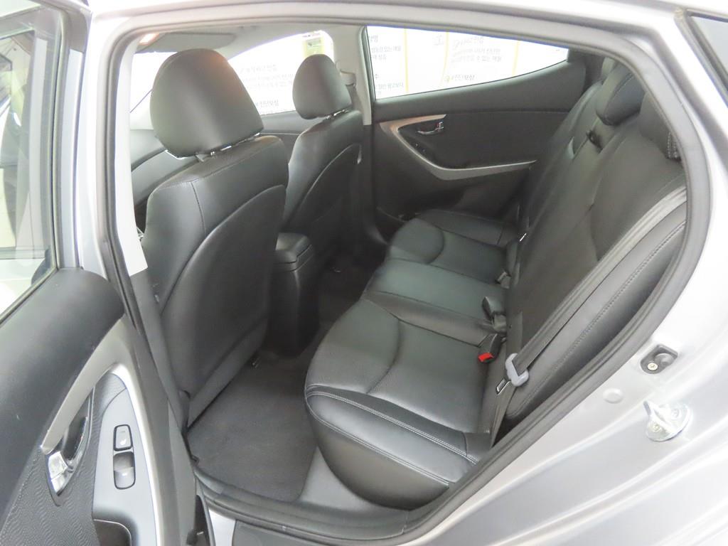 HYUNDAI Avante - Vista 6