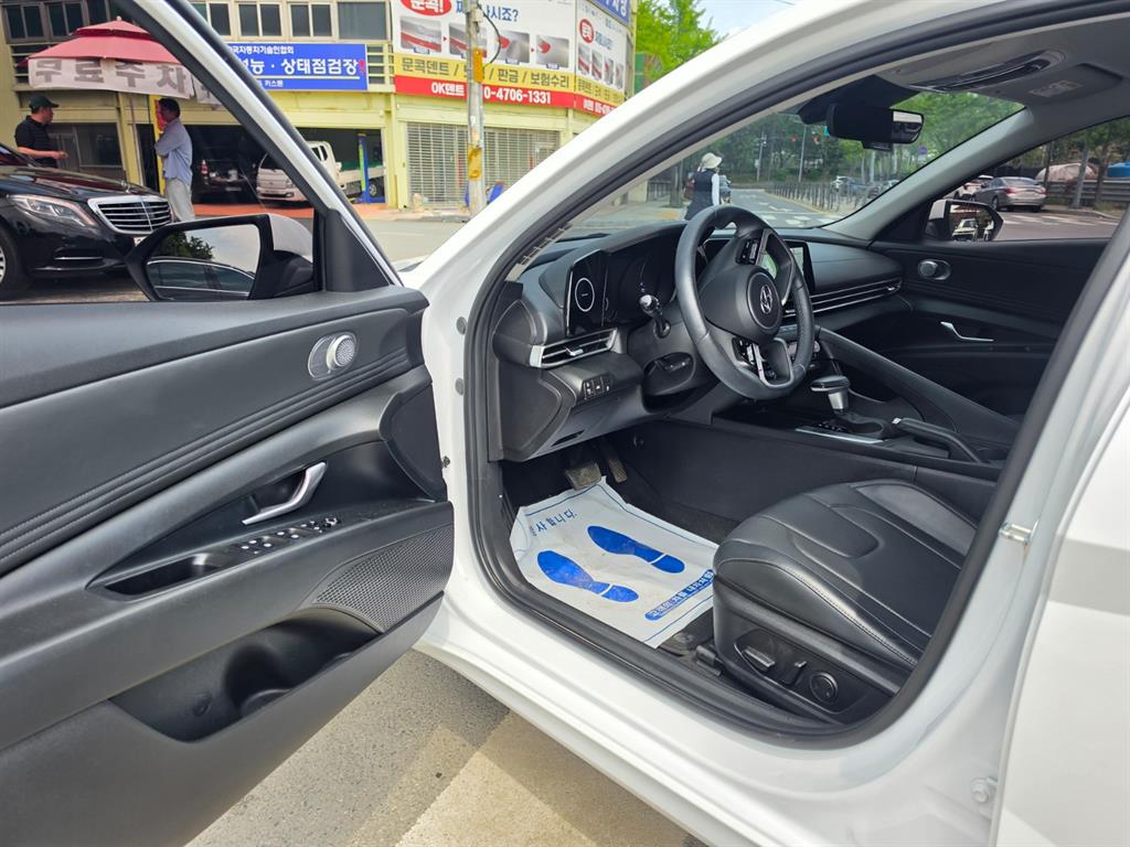 HYUNDAI Avante - Vista 9
