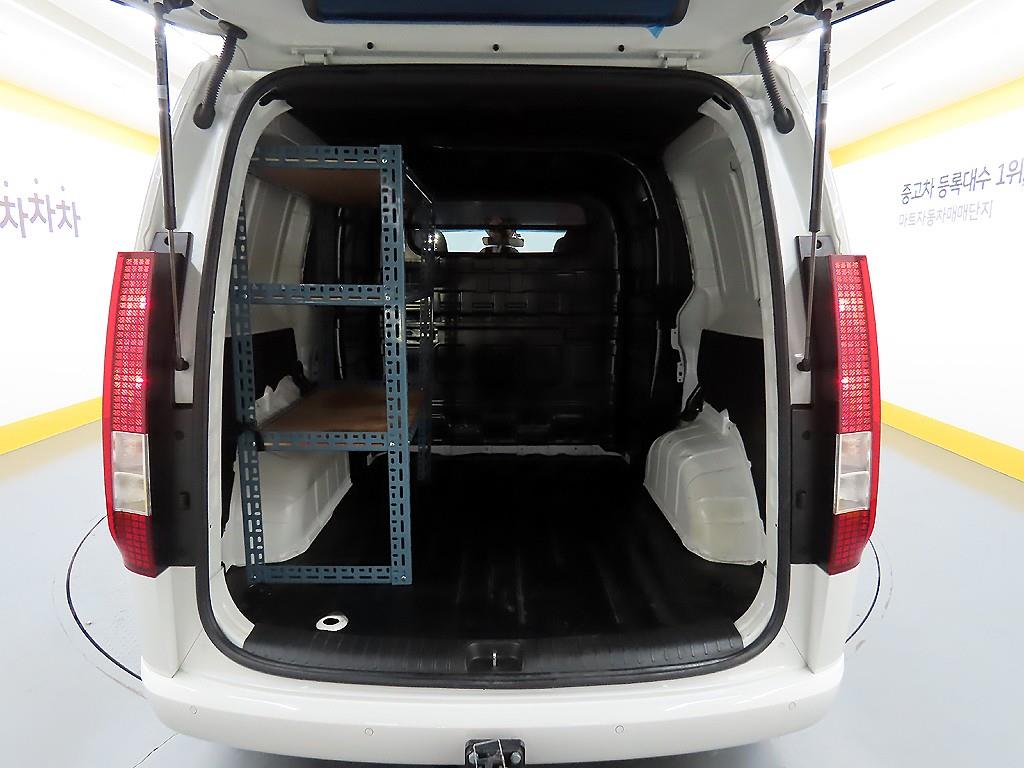 HYUNDAI Staria 2023 Blanco - Importación desde Corea - HF Imports Iquique - Foto 18