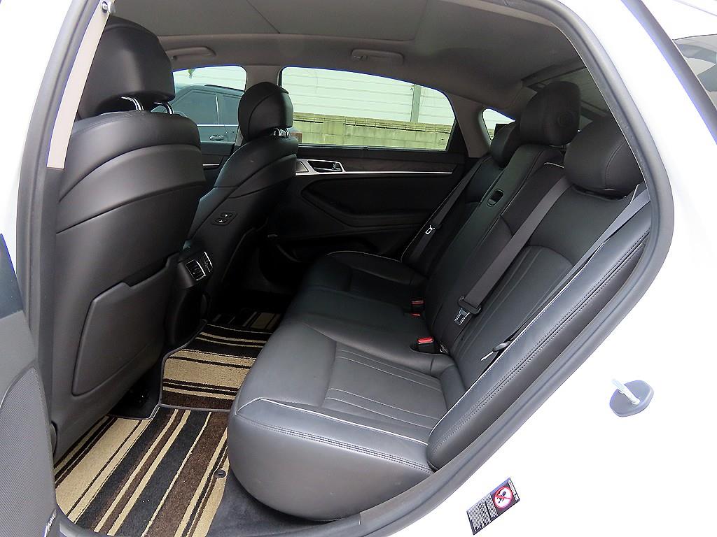 Genesis G80 - Vista 6