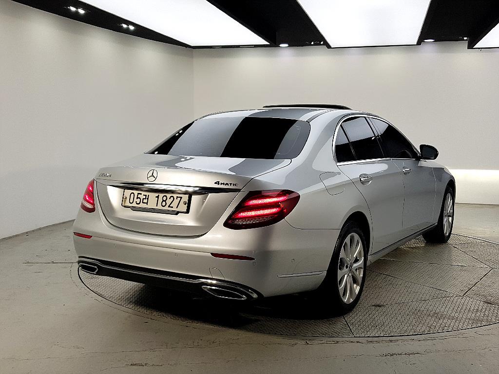 Mercedes Benz E class - Vista 4