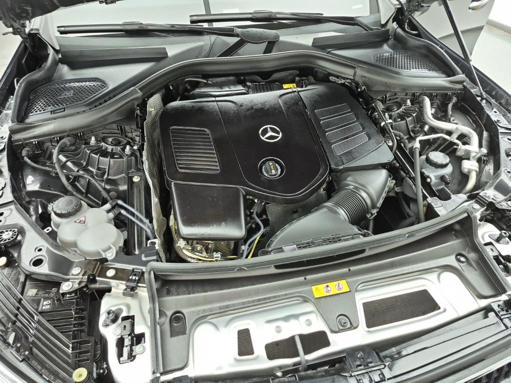 Mercedes Benz GLC Class - Vista 6