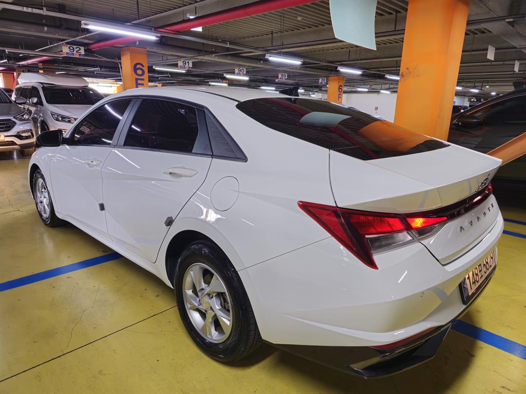 HYUNDAI Avante - Vista 4