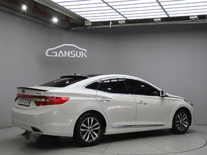 HYUNDAI Grandeur - Vista 8