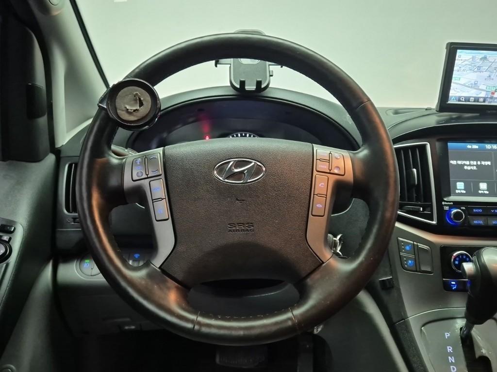 HYUNDAI Starex - Vista 9