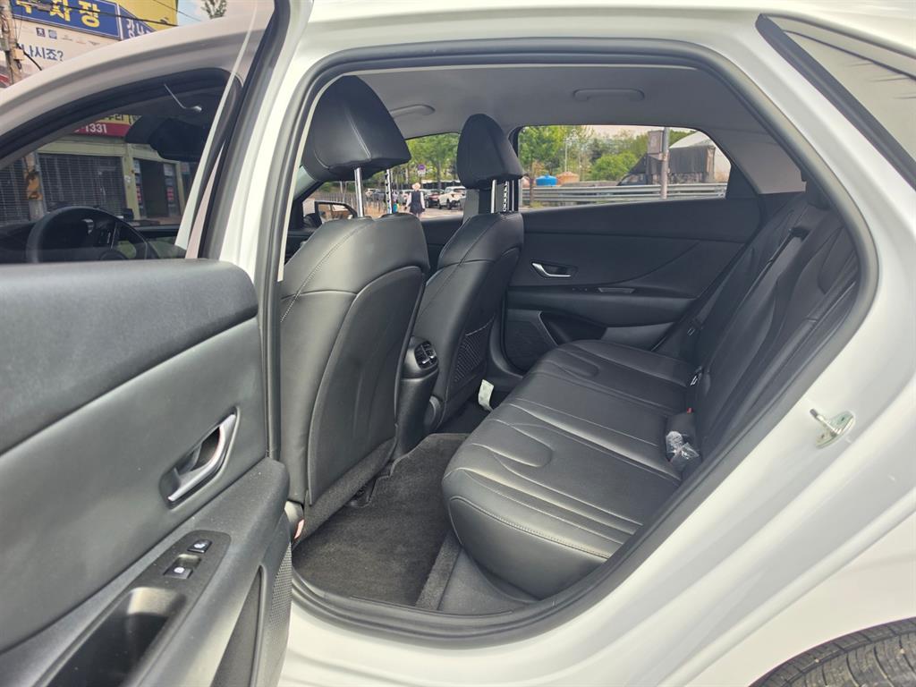 HYUNDAI Avante - Vista 11