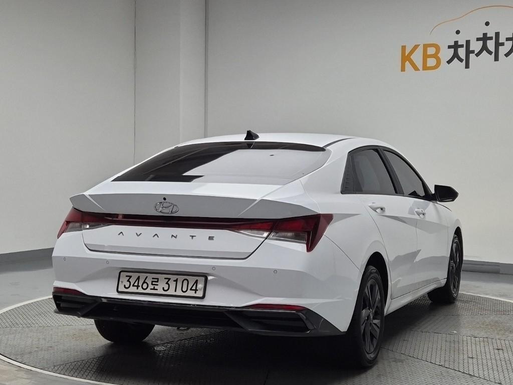 HYUNDAI Avante - Vista 3
