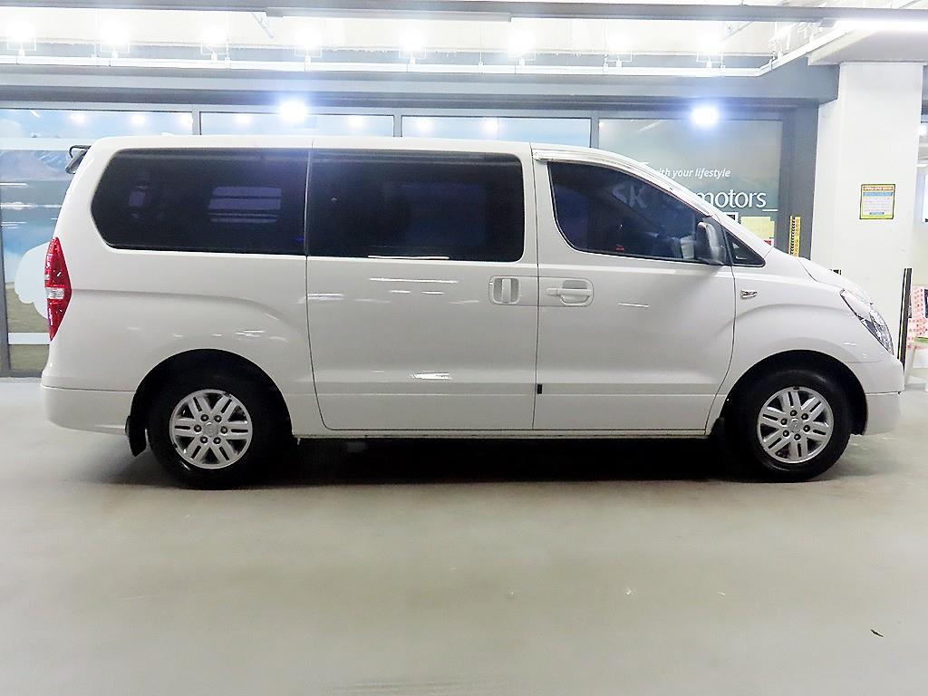HYUNDAI Starex - Vista 3