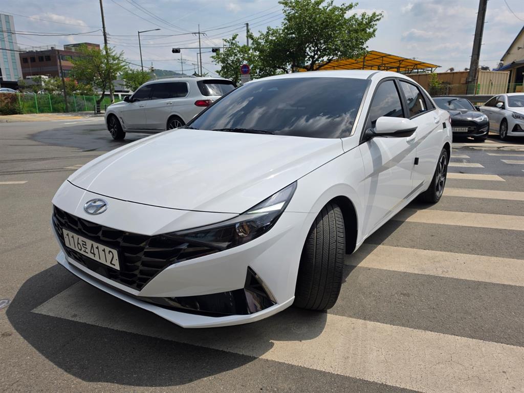 HYUNDAI Avante - Vista 2