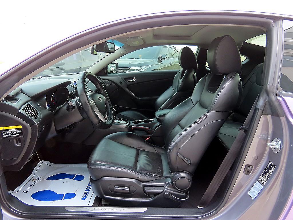 HYUNDAI Genesis - Vista 5