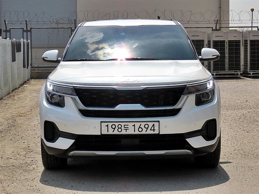 KIA Seltos 2023 Blanco - Importación desde Corea - HF Imports Iquique - Foto 1