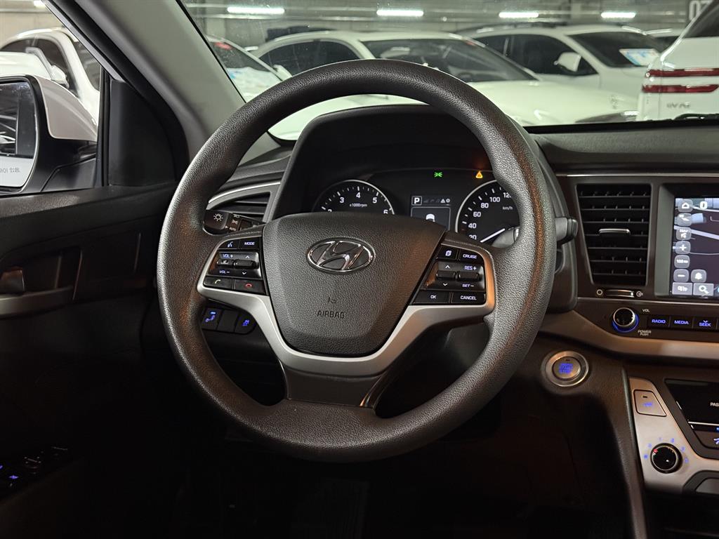 HYUNDAI Avante - Vista 8