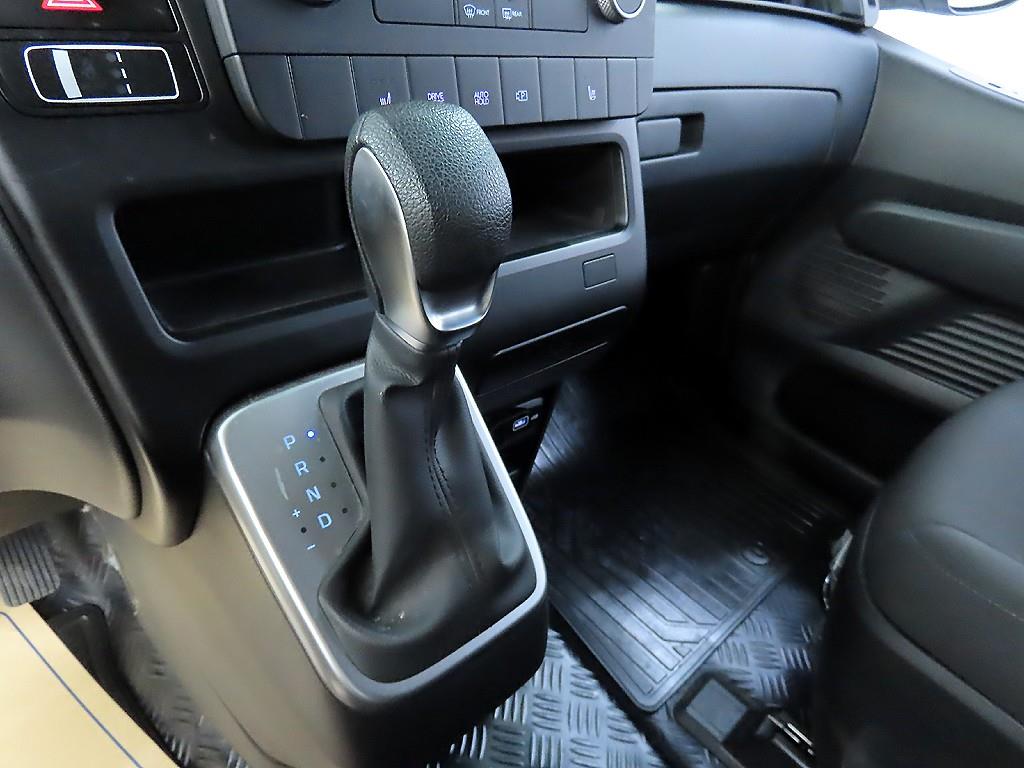 HYUNDAI Staria - Vista 10