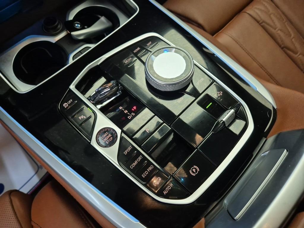 BMW X7 - Vista 8
