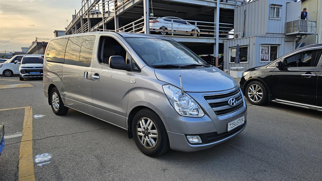 HYUNDAI Starex - Vista 2