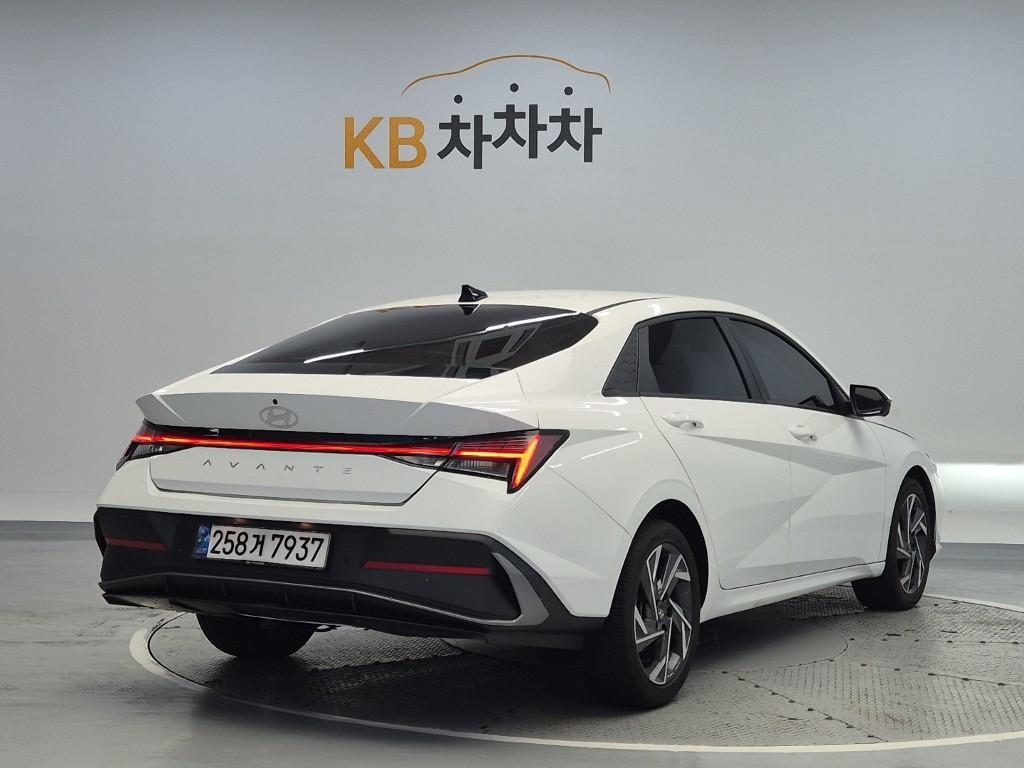 HYUNDAI Avante - Vista 3