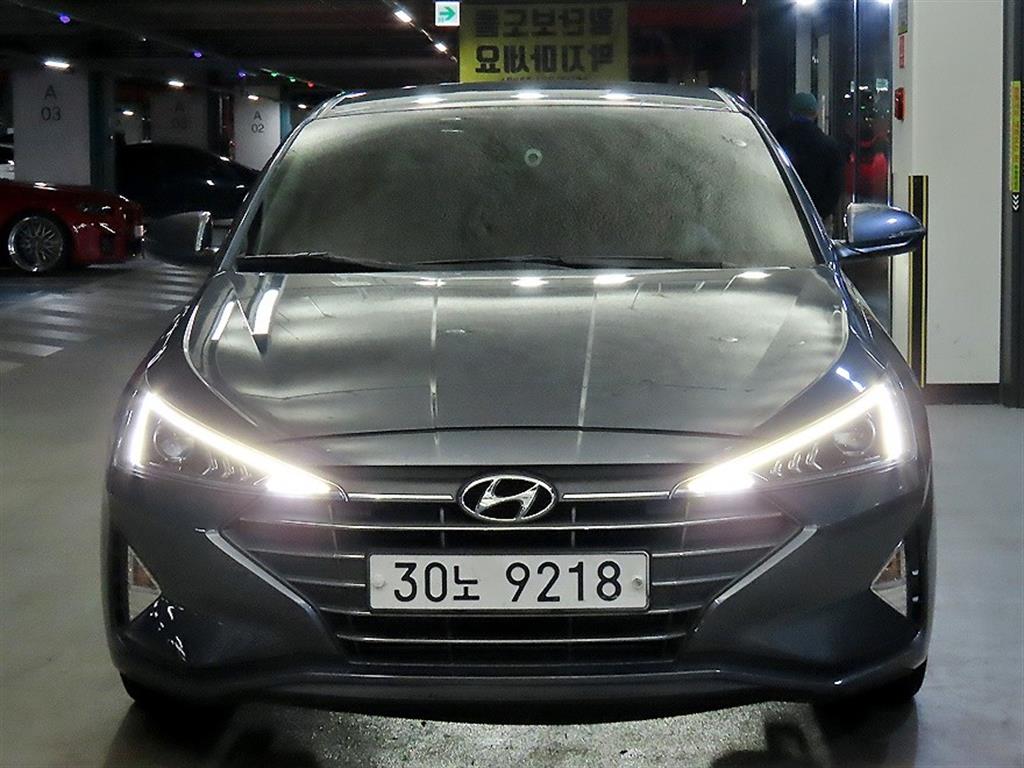 HYUNDAI Avante - Vista 2