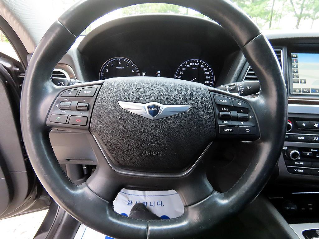 HYUNDAI Genesis - Vista 8