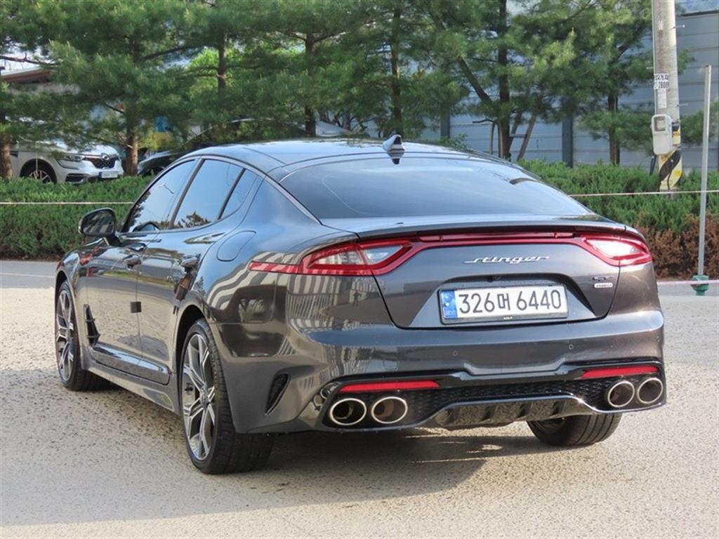 KIA Stinger - Vista 5