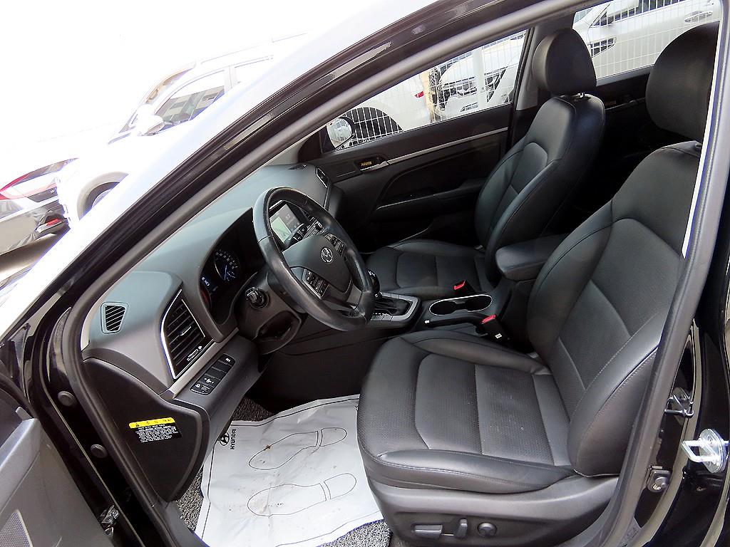HYUNDAI Avante - Vista 5