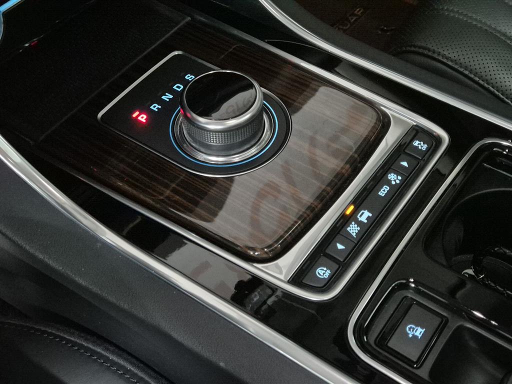 Jaguar XF - Vista 11