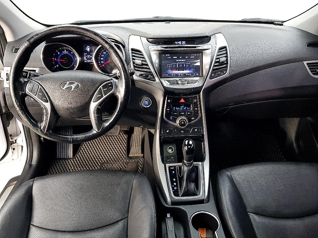 HYUNDAI Avante - Vista 5