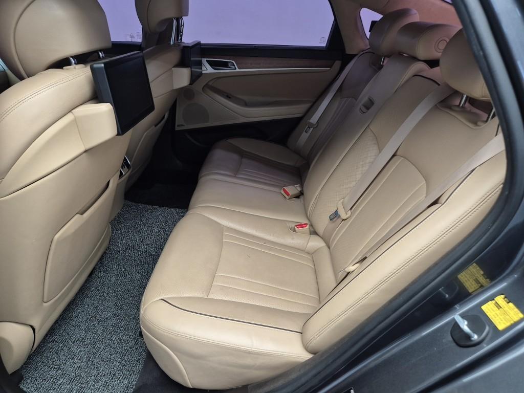 Genesis G80 - Vista 12