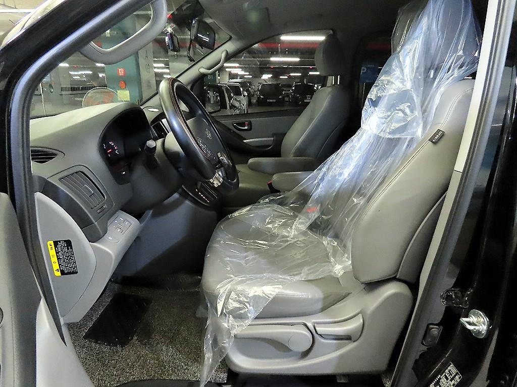 HYUNDAI Starex - Vista 6