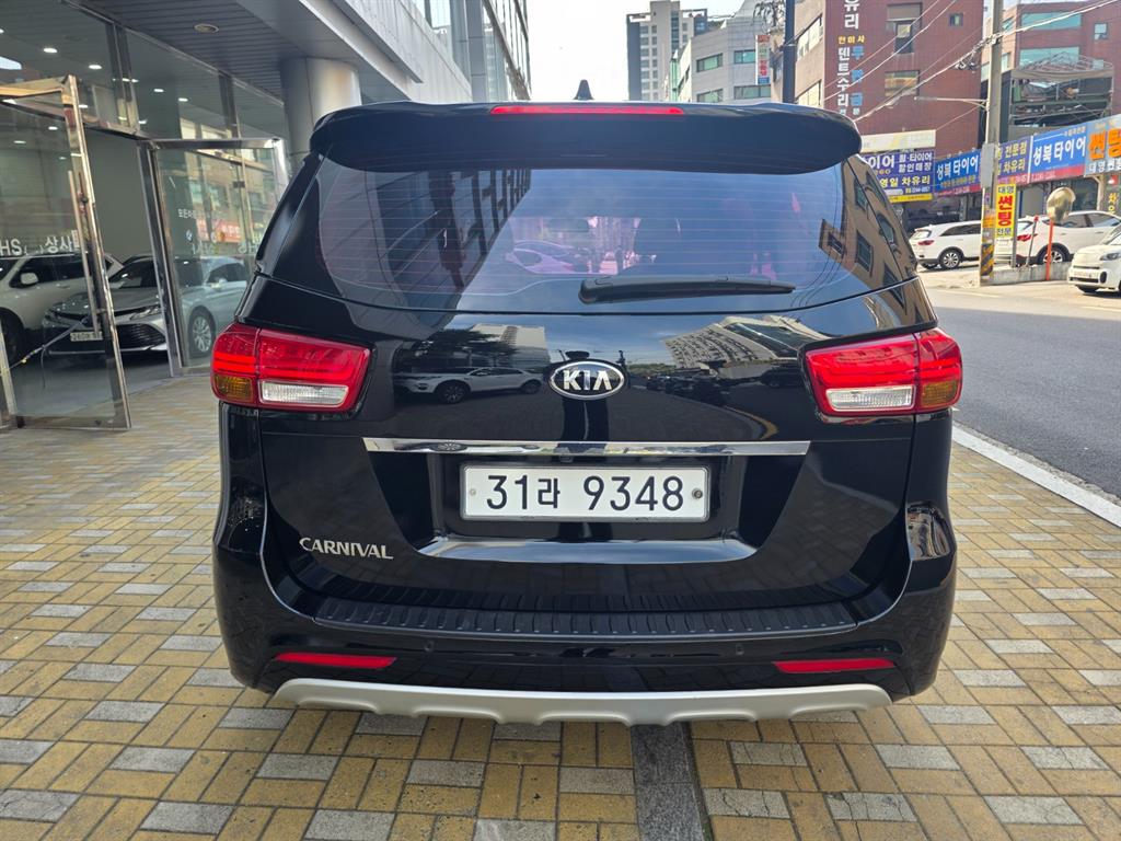 KIA Carnival - Vista 4