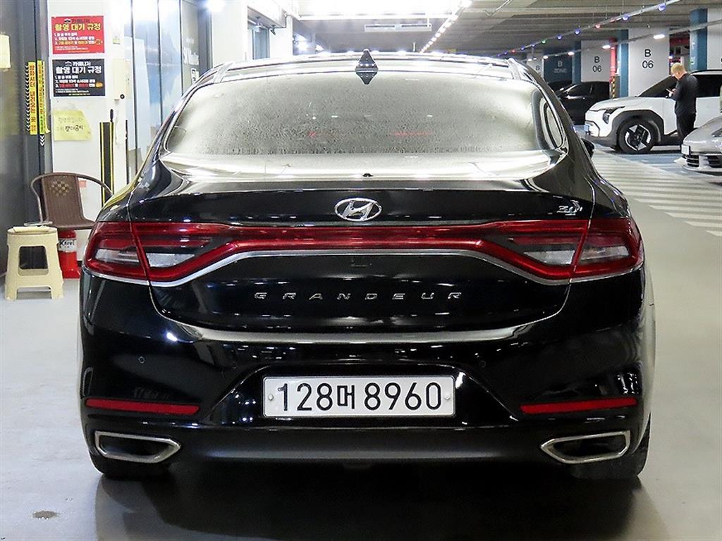 HYUNDAI Grandeur - Vista 5