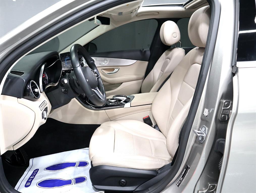 Mercedes Benz C Class - Vista 9