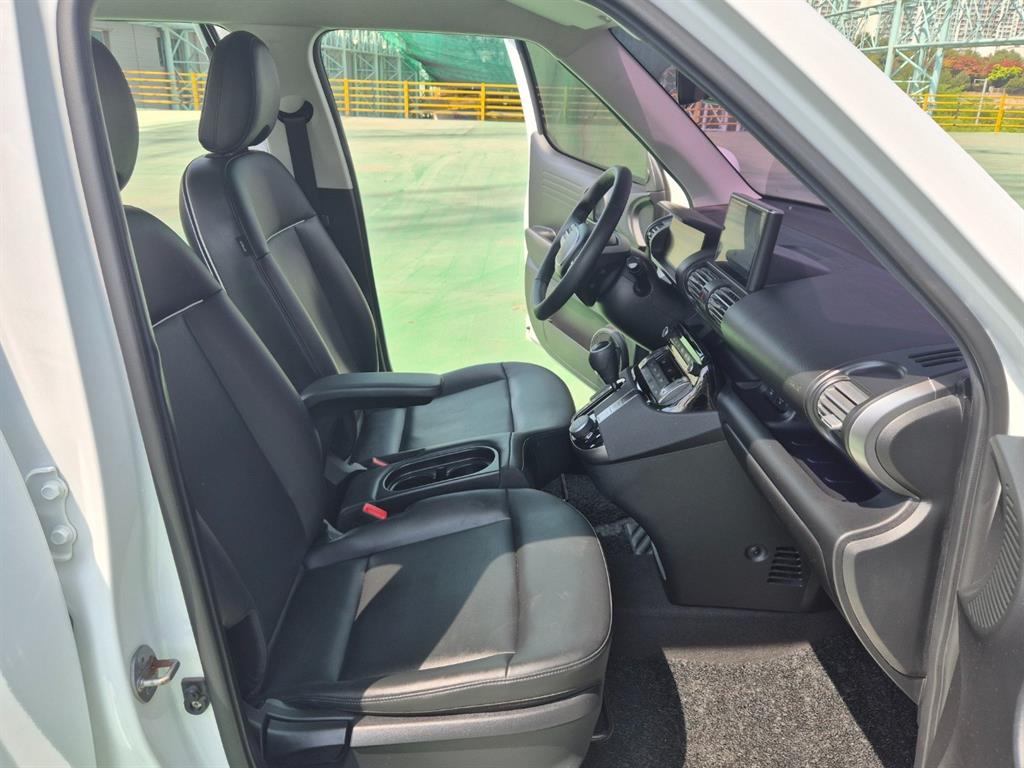 HYUNDAI Casper - Vista 9