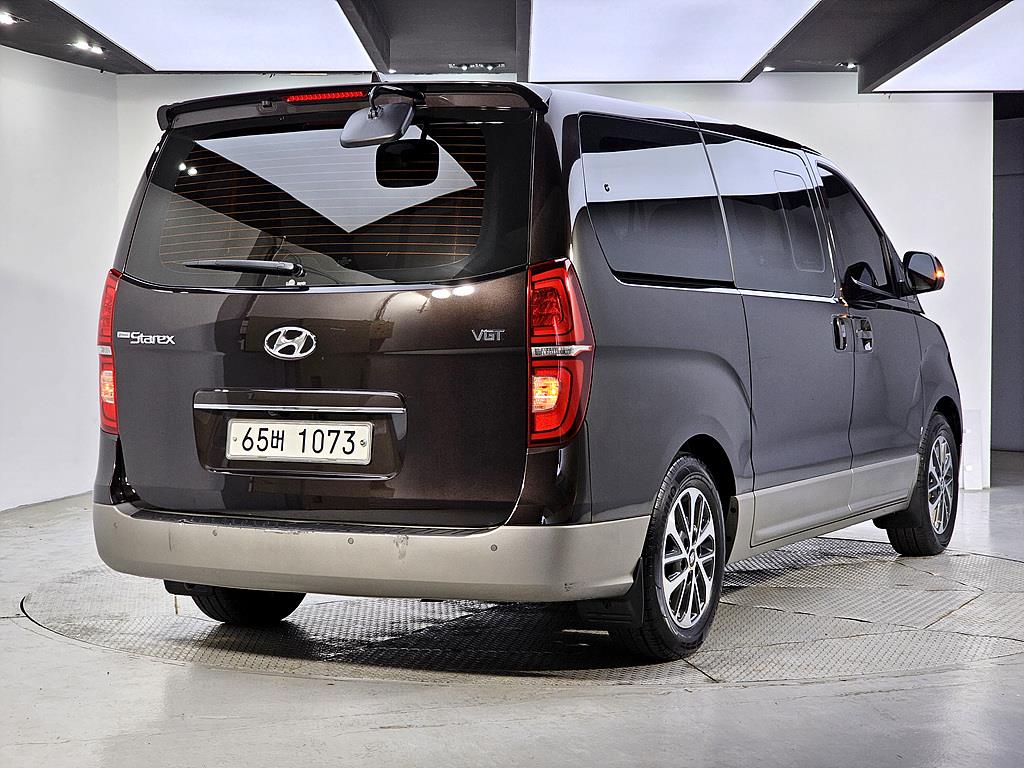 HYUNDAI Starex - Vista 4