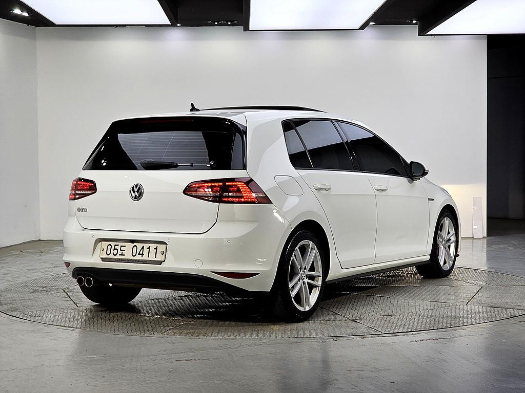Volkswagen Golf - Vista 4