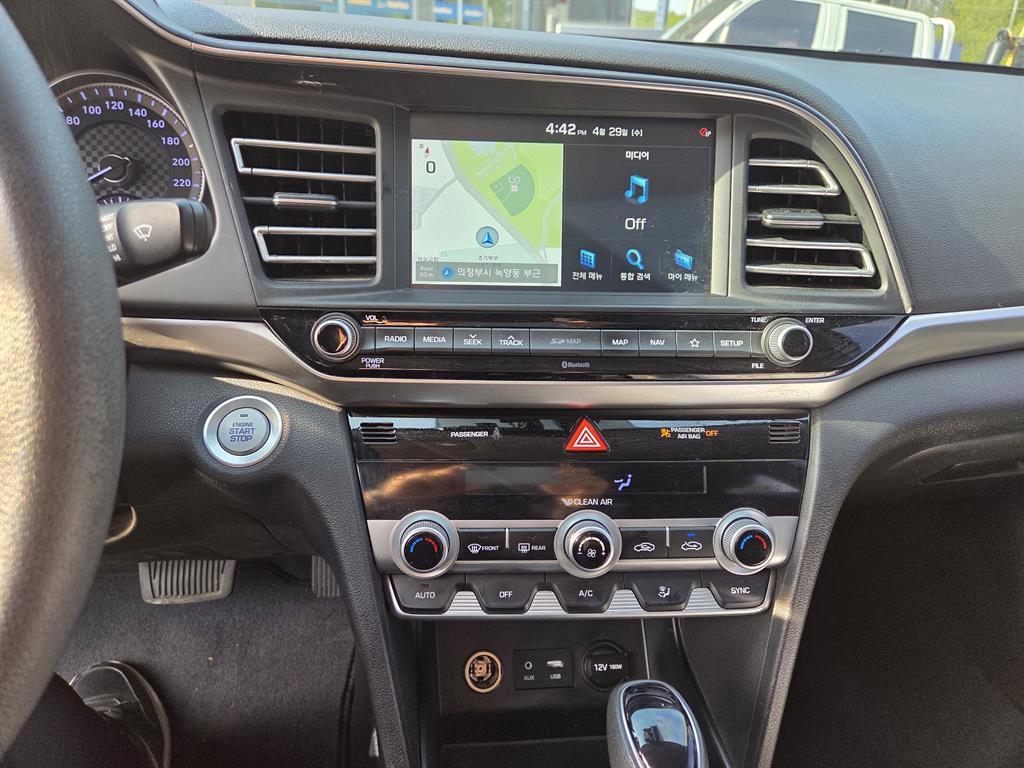 HYUNDAI Avante - Vista 12