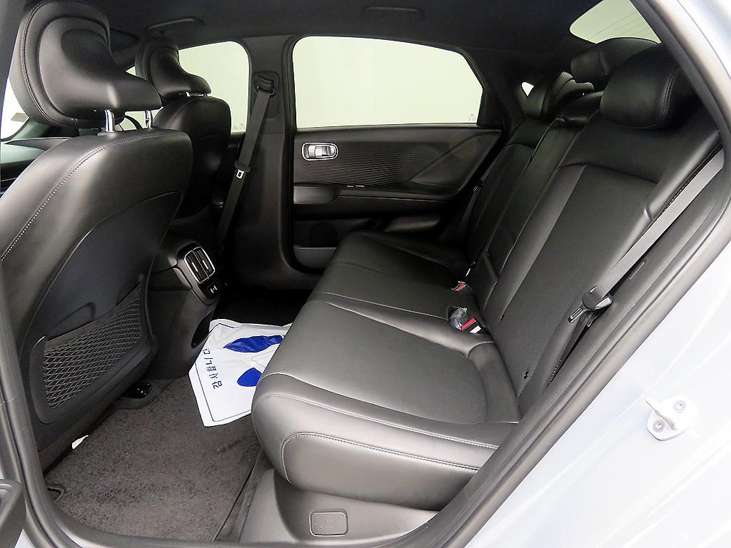 HYUNDAI Ioniq 6 - Vista 8