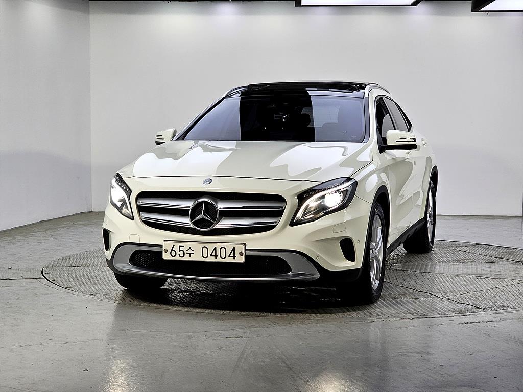 Mercedes Benz GLA Class - Vista 2