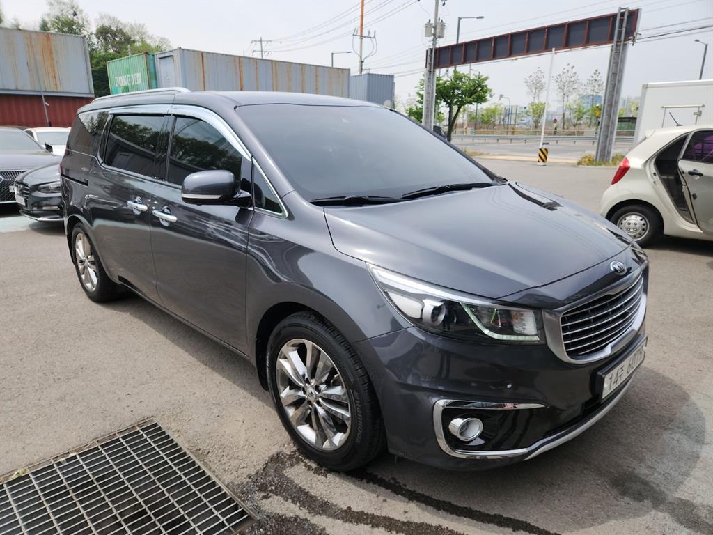 KIA Carnival - Vista 5