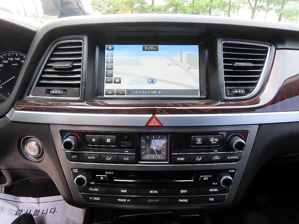 HYUNDAI Genesis - Vista 12