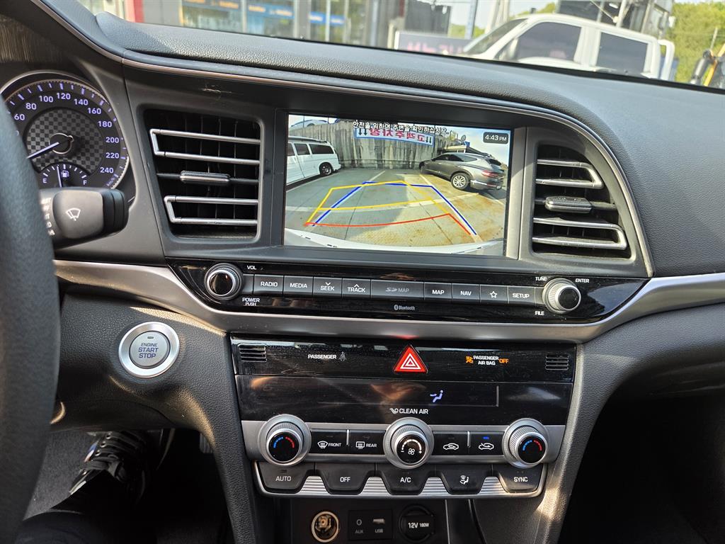 HYUNDAI Avante - Vista 5